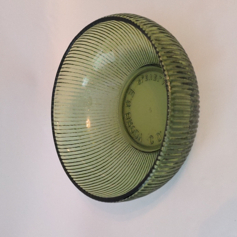 E.O. Brody Co Emerald Green MCM Ribbed Candy Dish Cleveland U.S.A..